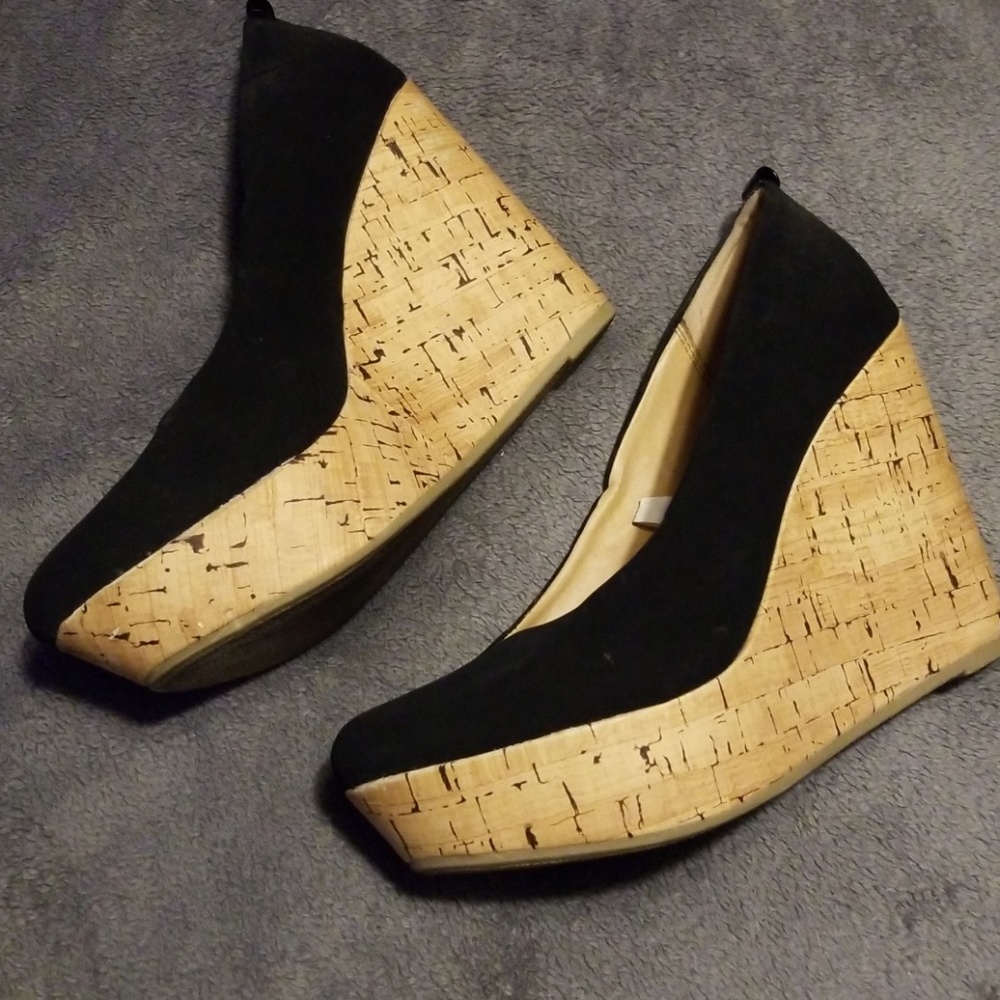 Black Wedges